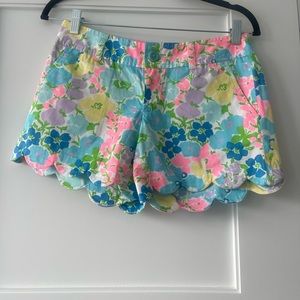 Lilly Pulitzer size 0 Buttercup scalloped edge shorts - worn once 5” inseam